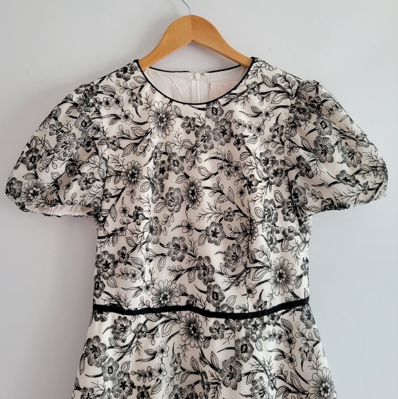 Gal Meets Glam Viola Raffia Floral Dress - Picture 5 of 7